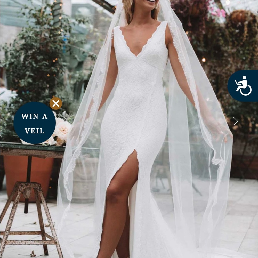 Elegant White Lace Wedding Dress with Veil